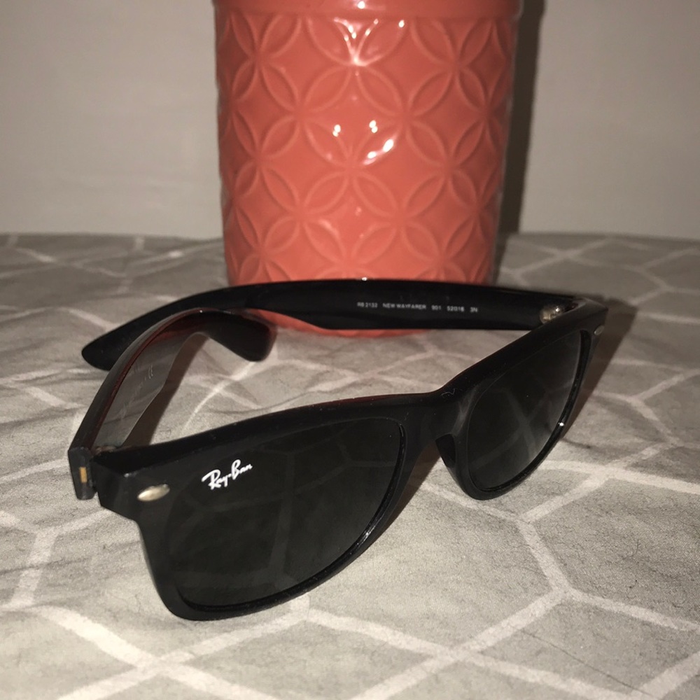 AUTHENTIC RAY-BAN NEW WAYFARER CLASSIC